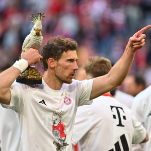 Πώς ένας πορσελάνινος παπαγάλος έγινε η… μασκότ της Μπάγερν Μονάχου!