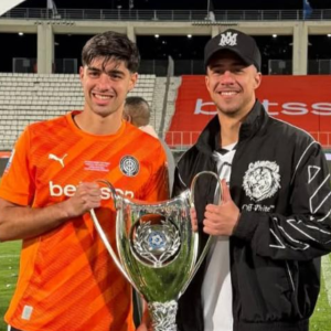 Οικογενειακή υπόθεση: Ο Μπάμπης Κωστούλας πανηγύρισε με τον αδερφό του, Κωνσταντίνο