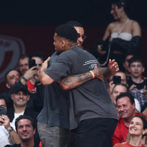 Η θερμή αγκαλιά ανάμεσα σε Αντετοκούμπο και Κούζμα (video)