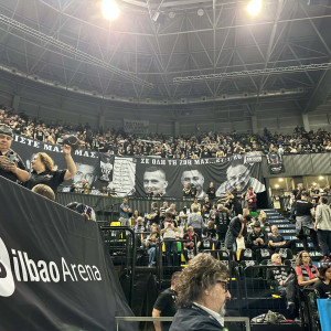 «Αδέρφια, μαζί μας σε όλη τη ζωή μας» - Το πανό για τους αδικοχαμένους φίλους του ΠΑΟΚ στο Μπιλμπάο