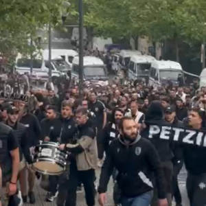 Ο κόσμος του ΠΑΟΚ έφτασε στην «Bilbao Arena» με πορεία (video)