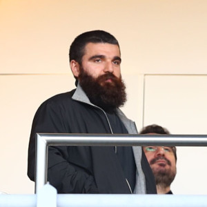 Στα αποδυτήρια της Τούμπας οι Γιώργος και Νίκος Σαββίδης