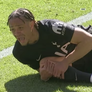 Σοκ στην Τότεναμ και την Ολλανδία: Ο Τσάβι Σίμονς υπέστη ρήξη πρόσθιου χιαστού