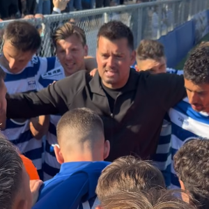 «Είστε μάγκες, γράψατε ιστορία»: Η τελευταία συγκινητική ομιλία του Χριστοφιλέα στους παίκτες της Ελλάς Σύρου