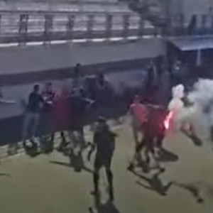 Πήγαν να βάλουν «γκολ στη φτώχεια» και πλακώθηκαν στο ξύλο στο ματς Προοδευτική - Ολυμπιακός Κ19 (video)