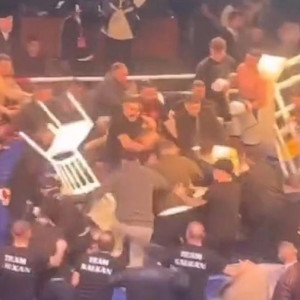 Χάος σε αγώνα μποξ στην Τουρκία: Θεατές πέταξαν καρέκλες και ξυλοκόπησαν Ρώσο πυγμάχο (video)