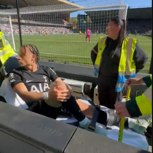 Ο Τσάβι Σίμονς είχε... έντονο διαπληκτισμό με οπαδό της Γουλβς