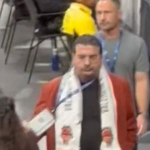 Ο Γιανάι βλέπει Ρέαλ Μαδρίτης - Χάποελ φορώντας... κασκόλ Βαλένθια (video)