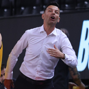 Ιγκόρ Μίλιτσιτς: «Γελοίο να μην παίζεις για 20 μέρες, μόνο στην Ελλάδα γίνεται αυτό» (video)