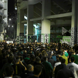 Ο σπαρακτικός «αποχαιρετισμός» της Θύρας 13 στη Λεωφόρο (video)