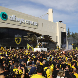 Χαμός στην υποδοχή της ΑΕΚ στη Νέα Φιλαδέλφεια - Μηχανοκίνητη πορεία για τους πρωταθλητές (video)