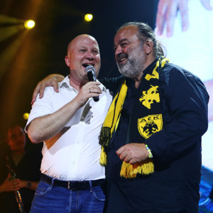 Ο Νίκολιτς πήρε το μικρόφωνο και «ξεσήκωσε» το μαγαζί: «ΑΕΚ ολέ, ΑΕΚ ολέ, ΑΕΚ ολέ...» (video)