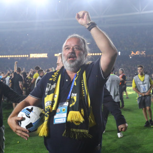 Τρέλα Ηλιόπουλου για το πρωτάθλημα της ΑΕΚ (photos)