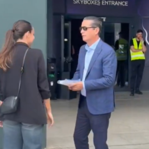 Έφτασε στο «Τ-Center» ο Γιάννης Σφαιρόπουλος (video)