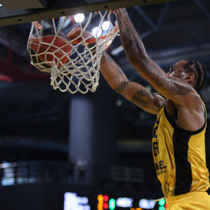 «Dunk-party» από τον Μπράουν κόντρα στον Ολυμπιακό (video)