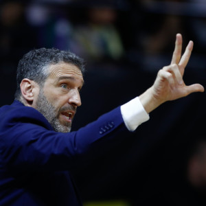 Εποχή Ναβάρο στον Ερυθρό Αστέρα - «Έκλεισε» η συμφωνία ανάμεσα στις δύο πλευρές