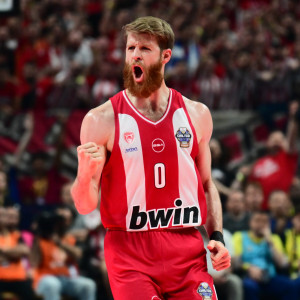 Πρώτο τρίποντο του Γουόκαπ σε Final Four μετά από 13 άστοχες προσπάθειες