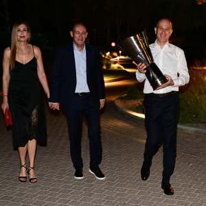Οι Αγγελόπουλοι αντέγραψαν την φωτογραφία του Γιαννακόπουλου από το Σούνιο με το τραπεζάκι και την κούπα (video)