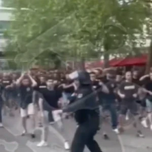 Χαμός στη Λειψία - Επεισόδια ανάμεσα σε οπαδούς της Κρίσταλ Πάλας και της Ράγιο πριν τον τελικό (video)