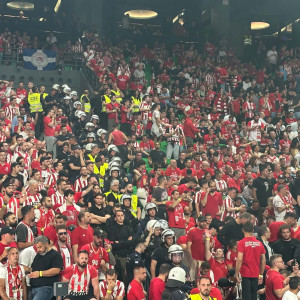 Διμοιρία των ΜΑΤ στις κερκίδες του T-Center ανάμεσα στους φίλους του Ολυμπιακού