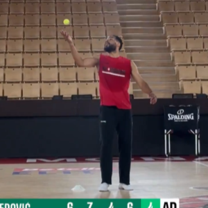 Σε ρυθμούς... Roland Garros στη Μονακό: Οκόμπο και Νέντοβιτς το έριξαν στο τένις (video)