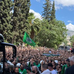 Οι φίλοι του Παναθηναϊκού έκαναν το ξενοδοχείο της ομάδας... Τ-Center (video)