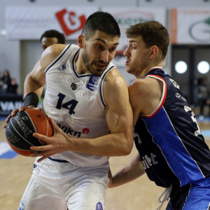 Ψηλά στη λίστα του Περιστερίου ο Κασελάκης