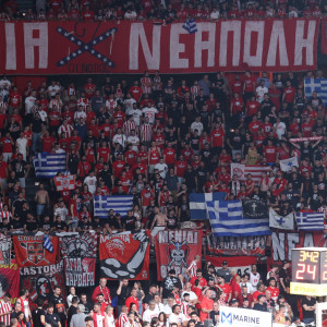 Γεμάτες με Ελληνικές σημαίες οι κερκίδες του ΣΕΦ στον τρίτο τελικό της Stoiximan GBL
