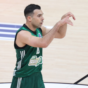 Η κίνηση του Σλούκα πως έκανε flopping ο Βεζένκοφ