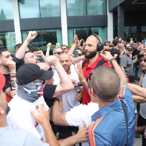 Αποθέωση στο ξενοδοχείο από τον κόσμο των ερυθρολεύκων πριν το Game 5 (photos)