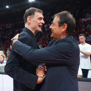 Αγκαλιές και χαμόγελα από Μπαρτζώκα και Αταμάν πριν τον κρίσιμο τελικό της Stoiximan GBL