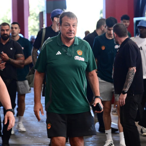 H άφιξη του Παναθηναϊκού στο ΣΕΦ για τον πρώτο τελικό κόντρα στον Ολυμπιακό (video)