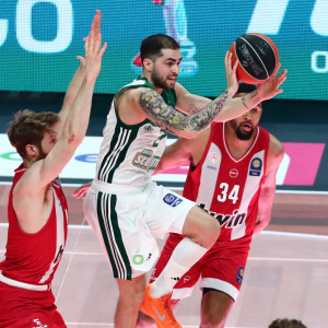 Τα τελευταία λεπτά του συναρπαστικού Game 4 των τελικών σε περιγραφή Βαγγέλη Ιωάννου (video)