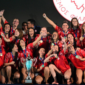 Η απονομή του Champions League στα κορίτσια του Ολυμπιακού (video)