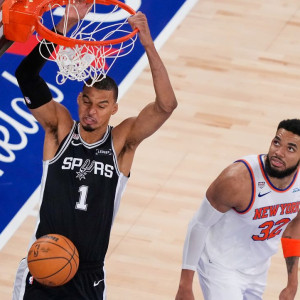 Ημίχρονο... ρεσιτάλ από τους Σπερς στο Madison Square Garden με 76 πόντους!