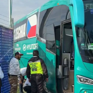 Το πούλμαν της Εθνικής Τσεχίας προκάλεσε χάος στο Μεξικό - Με τα πόδια πήγαν στην προπόνηση οι διεθνείς (video)