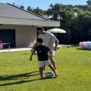«Like father, like son»: Ο Κριστιάνο Ρονάλντο μαθαίνει... μπαλίστα στον 8χρονο γιο του (video)