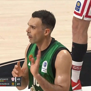 Η κίνηση του Σλούκα πως έκανε flopping ο Βεζένκοφ