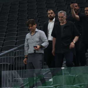 Έφτασε στο T-Center και αποθεώθηκε ο Γιαννακόπουλος για την παρουσίαση Ομπράντοβιτς
