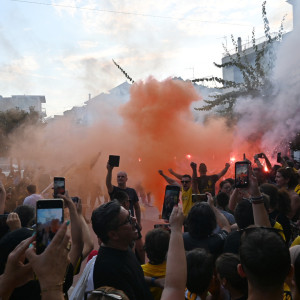 Στη Ναύπακτο το τρόπαιο του πρωταθλήματος της ΑΕΚ - Ουρές από φιλάθλους (video)