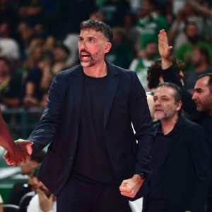 Ο Βασίλης Σίμτσακ παραμένει στο επιτελείο του Παναθηναϊκού - Πώς διαμορφώνεται το «πράσινο» staff