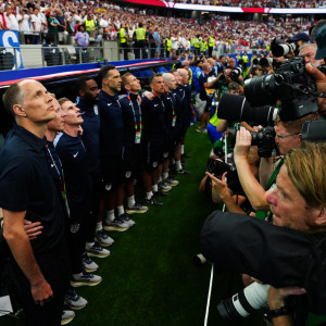 Ο Τούχελ δικαιώθηκε από τη FIFA για τους φωτογράφους: «Δεν μπορούσα να δω τους παίκτες μου»