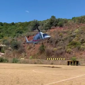 Η στιγμή που ο ιδιοκτήτης της ΑΕΚ, Μάριος Ηλιόπουλος προσγειώνεται με ελικόπτερο στη Λογγά Μεσσηνίας (video)