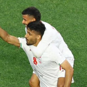 Πανηγυρισμός με όπλα; Τι λένε οι κανονισμοί της FIFA για τον παίκτη του Ιράν που ξεσήκωσε αντιδράσεις