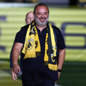 Ο Ηλιόπουλος ακούει, βλέπει και πράττει