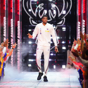 Αντετοκούνμπο: «Είμαι αφοσιωμένος στους Μπακς - Μπορεί να ονειρεύεσαι αλλά...»