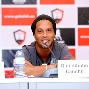 Από τη δόξα των γηπέδων στη φυλακή - Πώς ο Ροναλντίνιο κατέληξε με 6 ευρώ στον λογαριασμό του