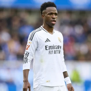 Η La Liga καταδίκασε τα ρατσιστικά συνθήματα των φίλων της Αλμπαθέτε κατά του Βινίσιους