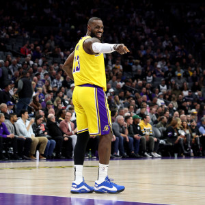 Οι Λέικερς «απέδρασαν» απ' το Γκόλντεν Στέιτ με σούπερ δίδυμο ΛεΜπρόν και Μπρόνι - «Έσβησαν» τους Σέλτικς οι Νικς