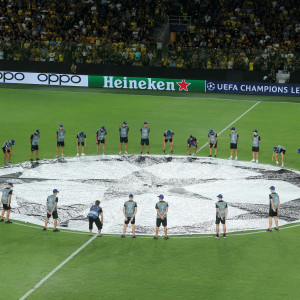 Απίθανη εκτέλεση - Ο ύμνος του Champions League έγινε... ζεϊμπέκικο (video)
